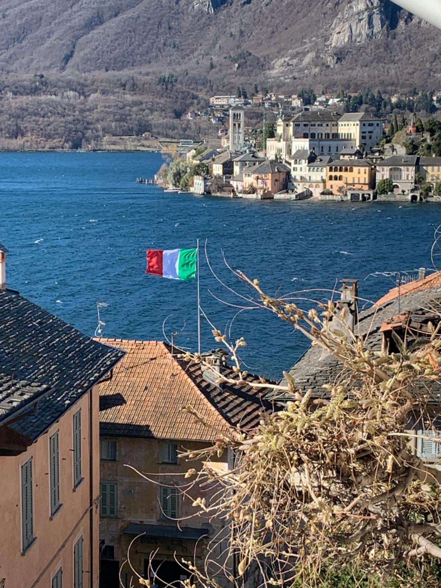 -Ortaflats- Appartamenti Imbarcadero & Palazzotto Орта-Сан-Джулио Экстерьер фото