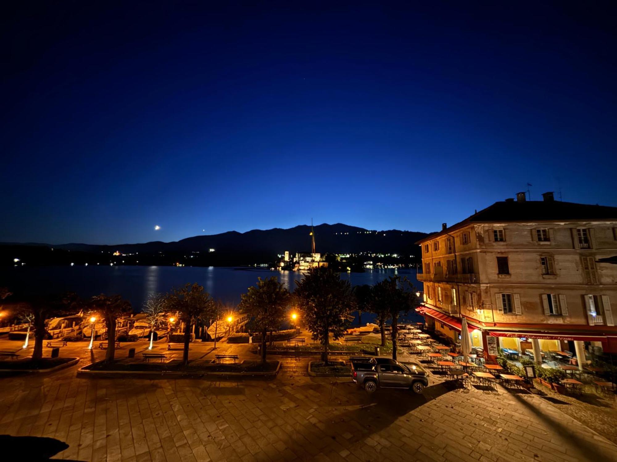 -Ortaflats- Appartamenti Imbarcadero & Palazzotto Орта-Сан-Джулио Экстерьер фото
